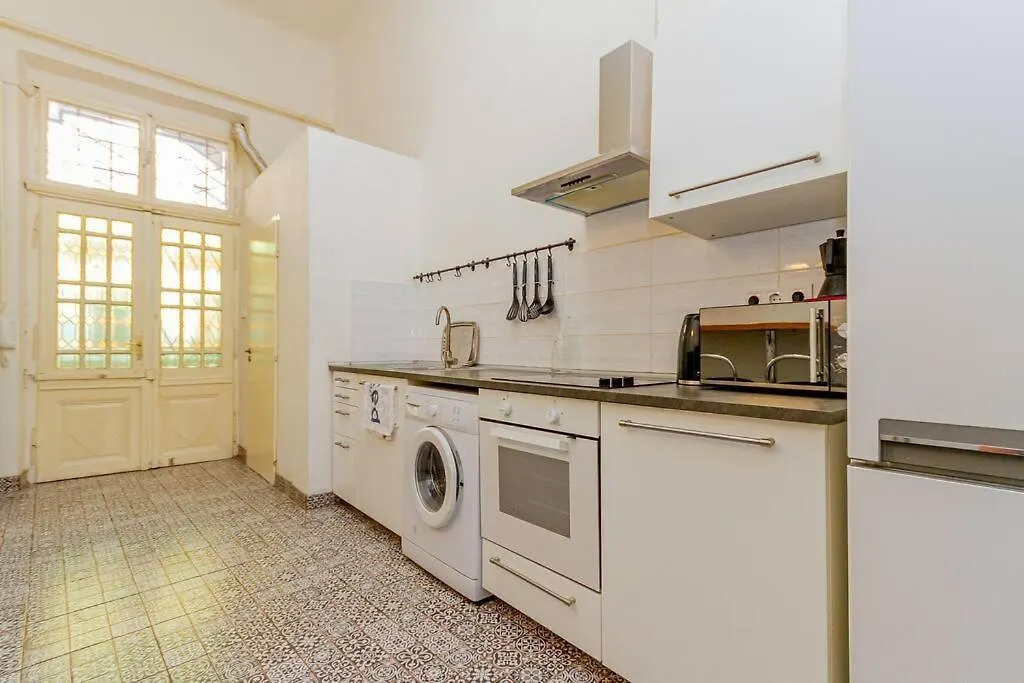 Апартаменты Oktogon Central Spacious Ac Balcony Будапешт Венгрия
