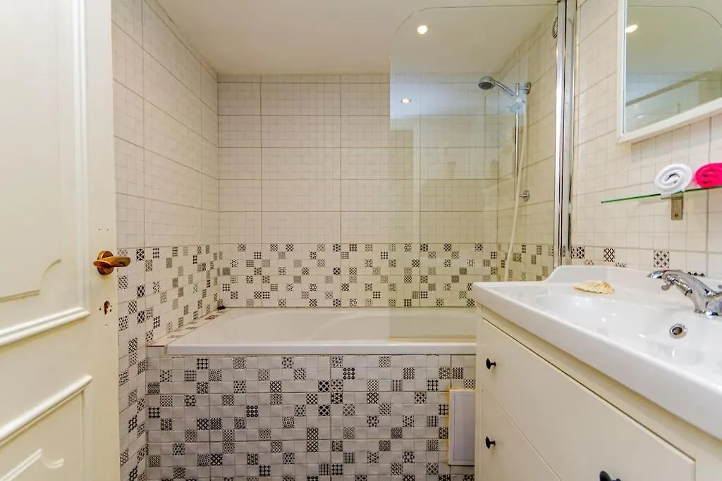 Апартаменты Oktogon Central Spacious Ac Balcony Будапешт Венгрия