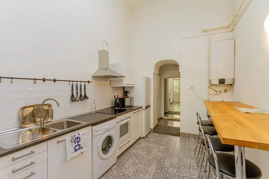 Апартаменты Oktogon Central Spacious Ac Balcony Будапешт Венгрия